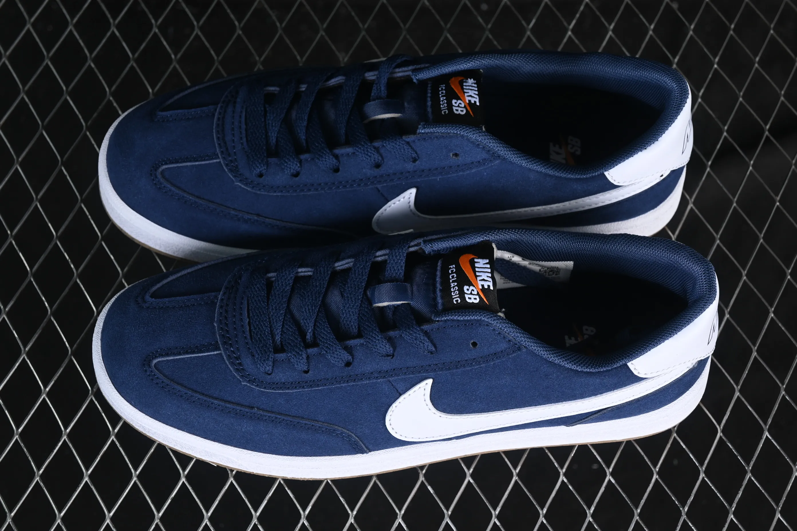 All categories Nk SB Dunk series Nike SB Fc Classic campus sneakers Nike SB Fc Classic Nike autumn and winter campus casual sneakers 909096-400